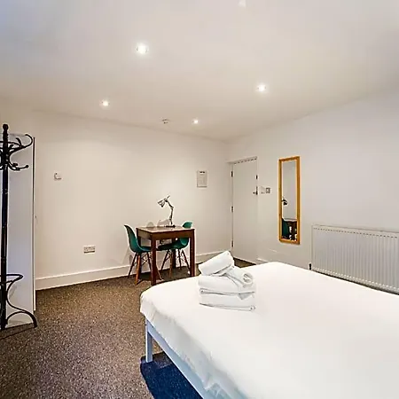No 2 Georgian Shared House By Clifton Short Lets Szálloda Bristol