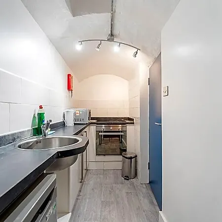 No 2 Georgian Shared House By Clifton Short Lets
